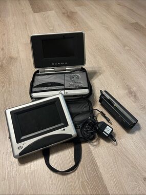 Duraband Portable DVD dual-7B w/ Carrying Case 2 Screens Tested Working!